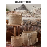 Подготовка корзин для хранения корзин в стиле корзин в стиле и грязная одежда городской одежды.