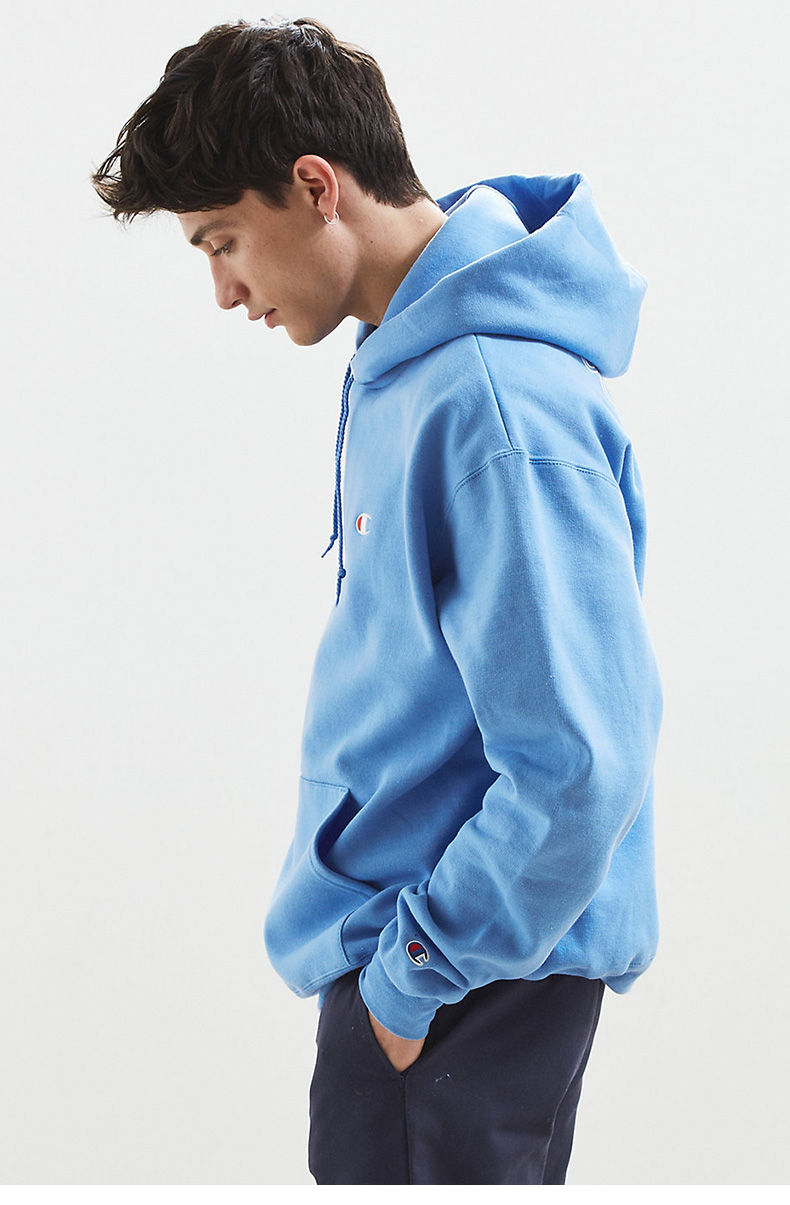 Champion Champion thêu trùm đầu áo len cao cổ của nam giới thể thao Hoodie UrbanOutfitters độc quyền