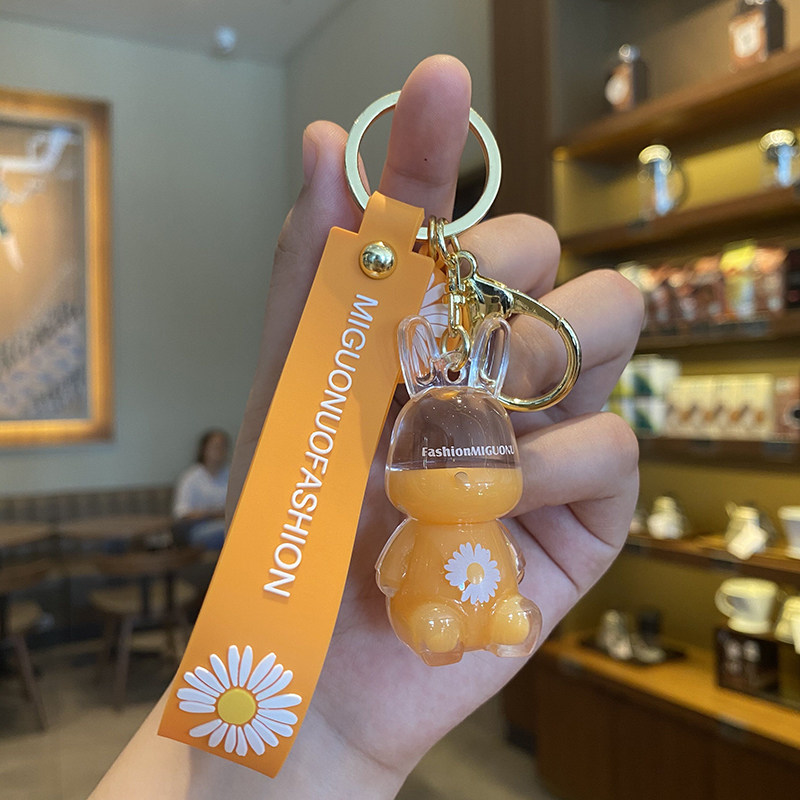 Creative daisy rabbit keychain ins personality liquid fashion car key chain bag pendant key ring