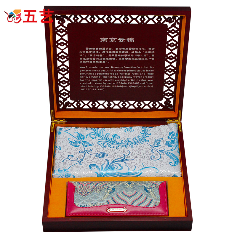 Five Arts Clouds Brocade Scarf Head Layer Cow Leather Wallet Suit China Wind Gift Souvenir Souvenir Featuring the Old and Outer Process Gift Gift Pendulum