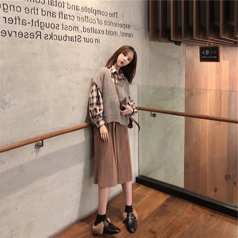 Autumn Winter Clothing New Internet Red Polenta Knitted Sweater Horse Chia Skirt two sets Temperament Plexu Skirt Suit Women Fashion