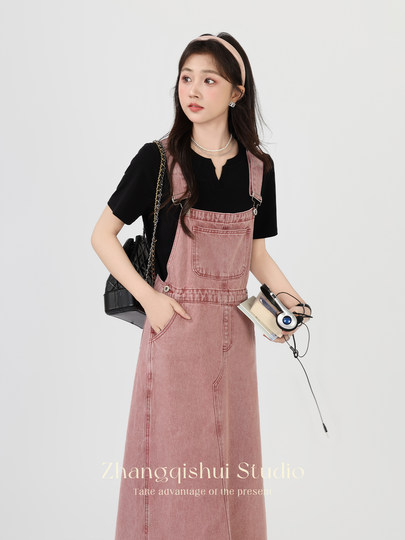 张汽水《美式周末》夏季新款小个子休闲脏粉色牛仔背带连衣长裙女
