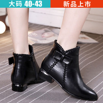 2022 new big code short boots women 41-43 spring flat bottom fashion leather leather plus suede soft cow leather Martin boots