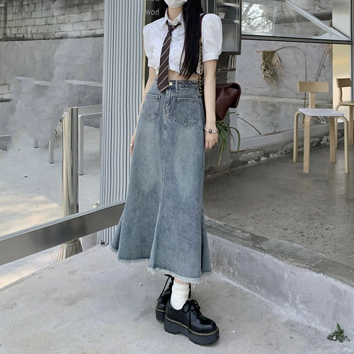 Ретро весенняя дизайнерская джинсовая юбка, высокая талия, тренд сезона, А-силуэт, с акцентом на бедрах, рыбий хвост