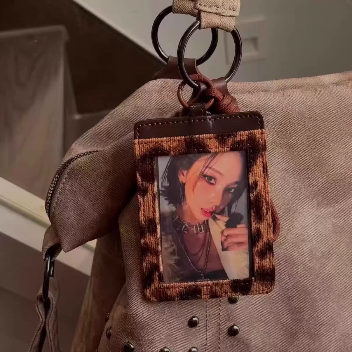Yu Shuxin's leopard print card holder, high-quality 3-inch photo holder, suitable for student campus cards, bus cards, access cards, and other storage.
