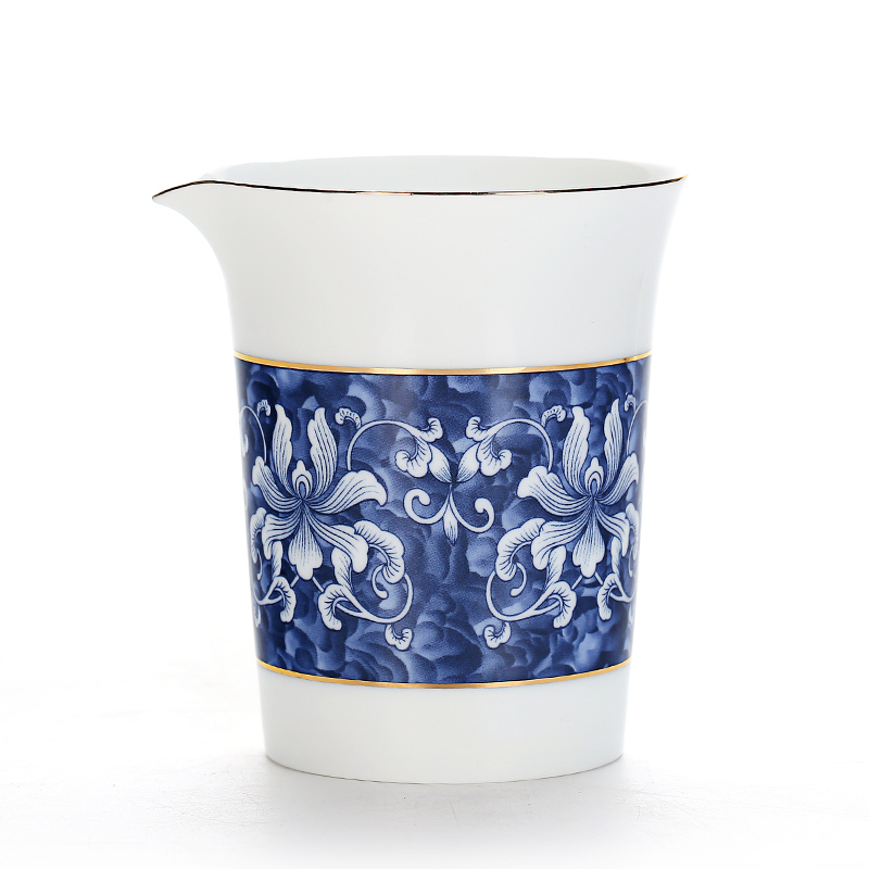 Old household kung fu tea accessories at the grid tea sea of blue and white porcelain ceramic fair large male cup white porcelain cups of tea ware