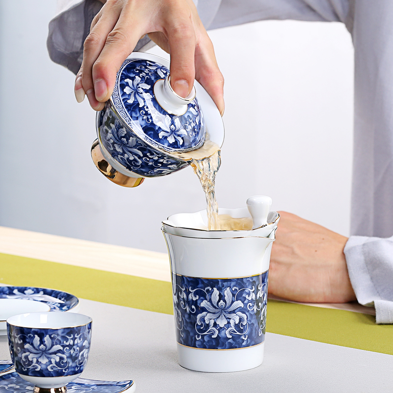 Old & large, only three bowl of blue and white porcelain ceramic paint tureen fresh white porcelain large tea bowl to tea cups