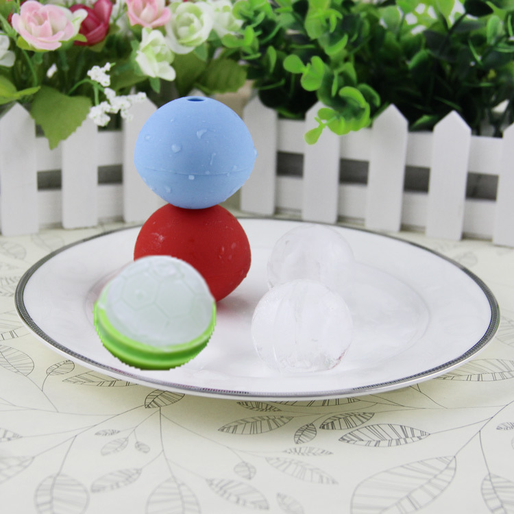 Silicone football shape ice grid ice mold Whiskey bartending with spherical ice grid 4CM ice mold creative small ice mold
