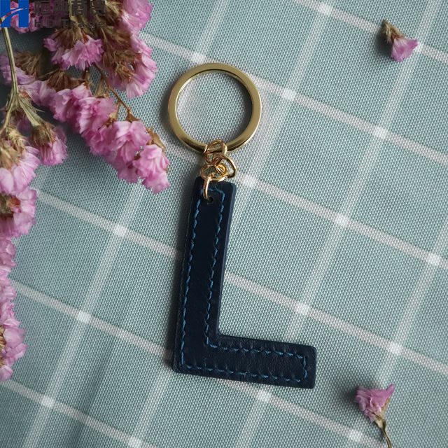 Hengdian rattan letter keychain ຫນັງແທ້ pendant ຄູ່ຮັກທີ່ດີທີ່ສຸດຂອງປະທານແຫ່ງ pendant ເຄື່ອງປະດັບ