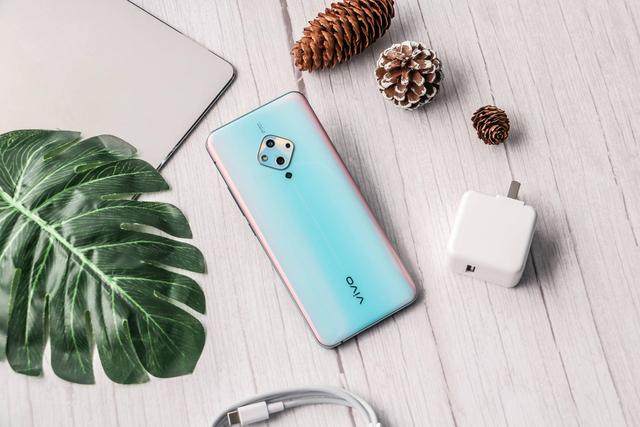 颜值自拍党首选！vivo S5上手评测