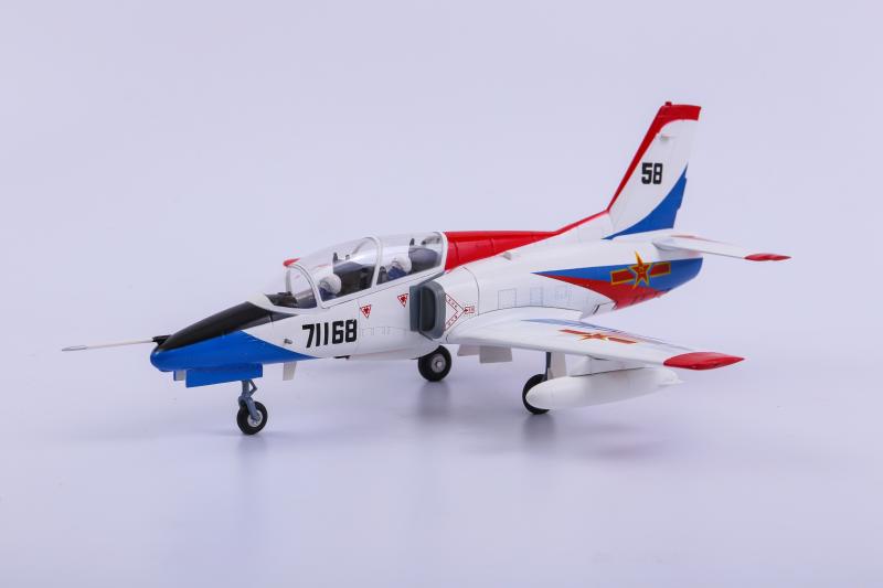 1: 60/1: 35 lần đầu tiên dạy tám mô hình máy bay huấn luyện K8 kim loại trang trí mô hình máy bay tĩnh dạy 8 đồ chơi thông minh cho bé