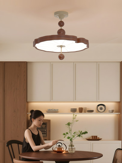 Потолочный светильник в винтажном стиле с эстетикой французской династии Сун, создающий ощущение роскоши, с дизайном в виде листьев лотоса из массива дерева, для освещения гостиной и спальни.