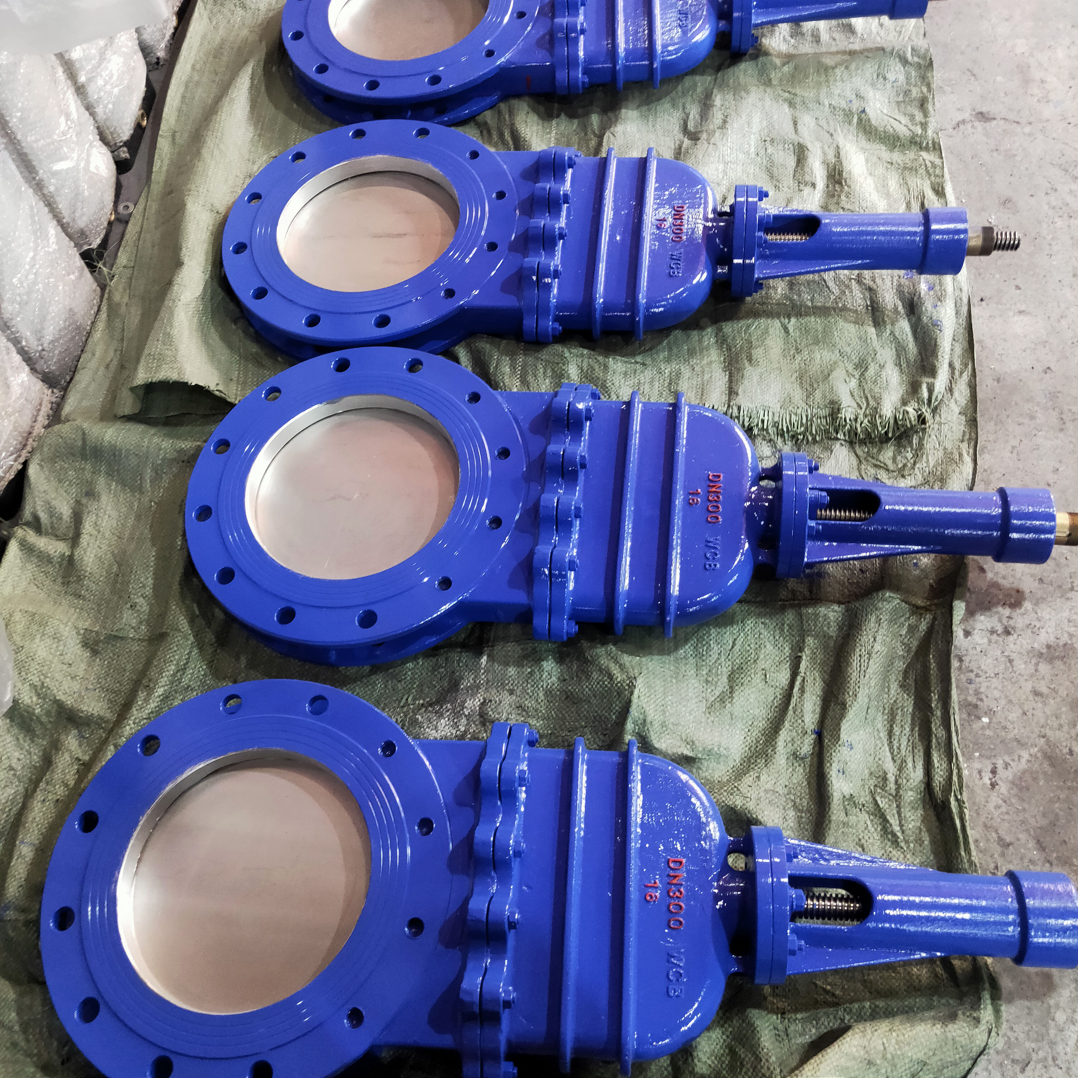 Manufacturers produce PZ73H-10C PZ75H-10C manual knife gate valve manual dark rod knife gate valve