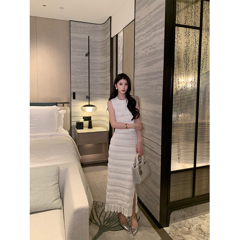 Kun [Miss Daisy] French-Style Knitted Sweater Top and Skirt Fashion Set for Women, Young Lady Style, New for Summer