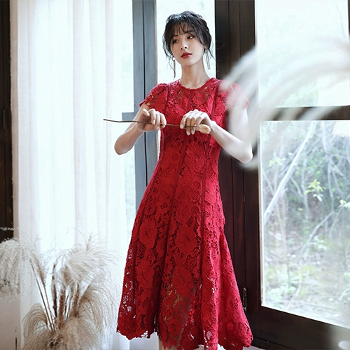 Бордовое вечернее платье, коллекция 2023