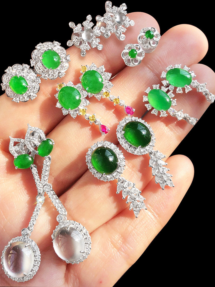 Emerald earrings female ice species Yang green ear bag earrings drop earrings egg face earrings earrings ear hook ear buckle 18K inlaid bare stone