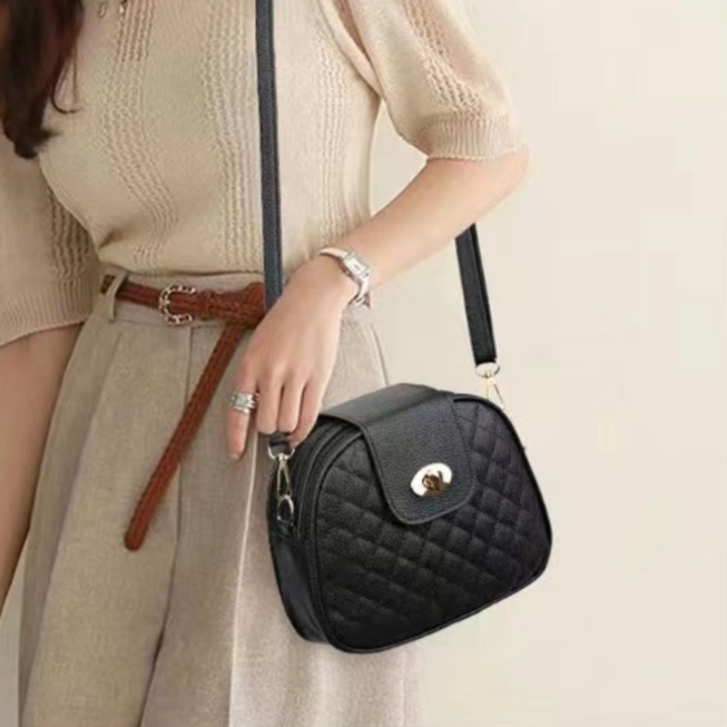 2026 Fashionable Women's Crossbody Small Bag Classic Women's Bag Spring and Summer Women's Single Shoulder Black Small Bag Women's Style