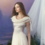 Дизайнерское небольшое платье, белая юбка, французский стиль, тренд сезона, три цвета