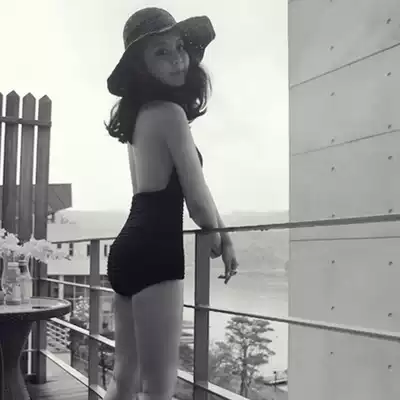 2021 black hanging neck backless sexy swimsuit women's one-piece belly thin chest conservative hot spring swimsuit women