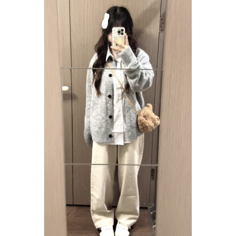 American Retro Gray High-End Cardigan Sweater for Women, Autumn and Winter Soft and Lazy Style Loose Knit Top American Retro Gray High-End Cardigan Sweater for Women, Autumn and Winter Soft and Lazy Style Loose Knit Top