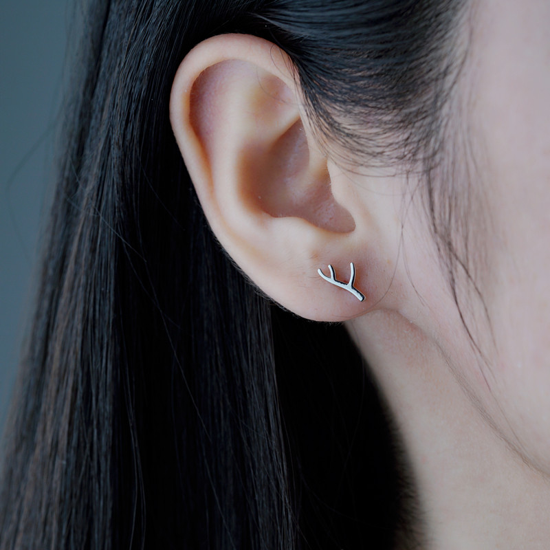 Minimalist Wind Things 925 pure silver earshot female One deer with you Xiaoqing New Sprout Branches Deer Antlers Lukewarm Design Sensation