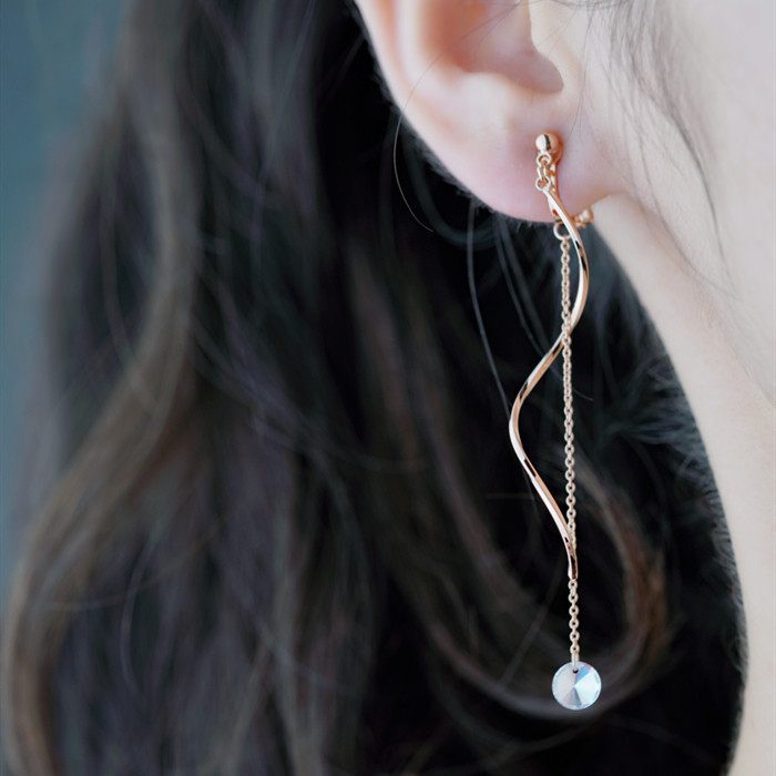 Minimalist wind material plated real gold wave flow Su no ear clip super fairy fashion crystal pendant Long version Temperament Commute