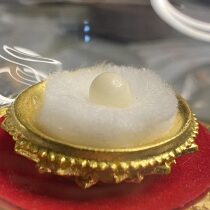 The rock collection took out the Maitreya Buddhas strong son and opened the tower for the relic tower.