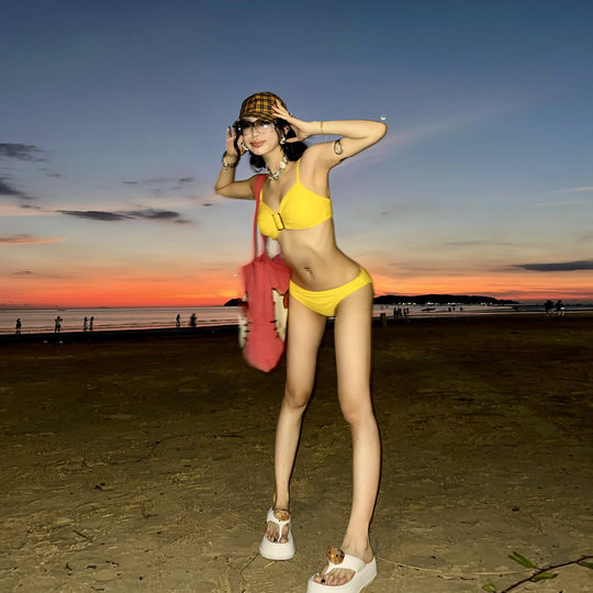 SugarBomb 2025 new hot girl ins style European and American sexy black leather yellow bikini vacation swimsuit