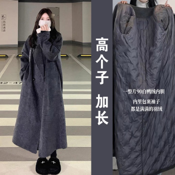 Tall extended woolen coat is super long to the ankle