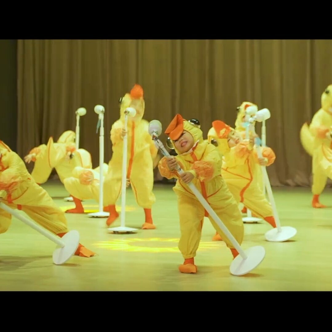 XI Xiaoho Wind Farm Mommy Ducks Act Out of Children's Performance Costume New Little Yellow Duck Protective Dance Suit