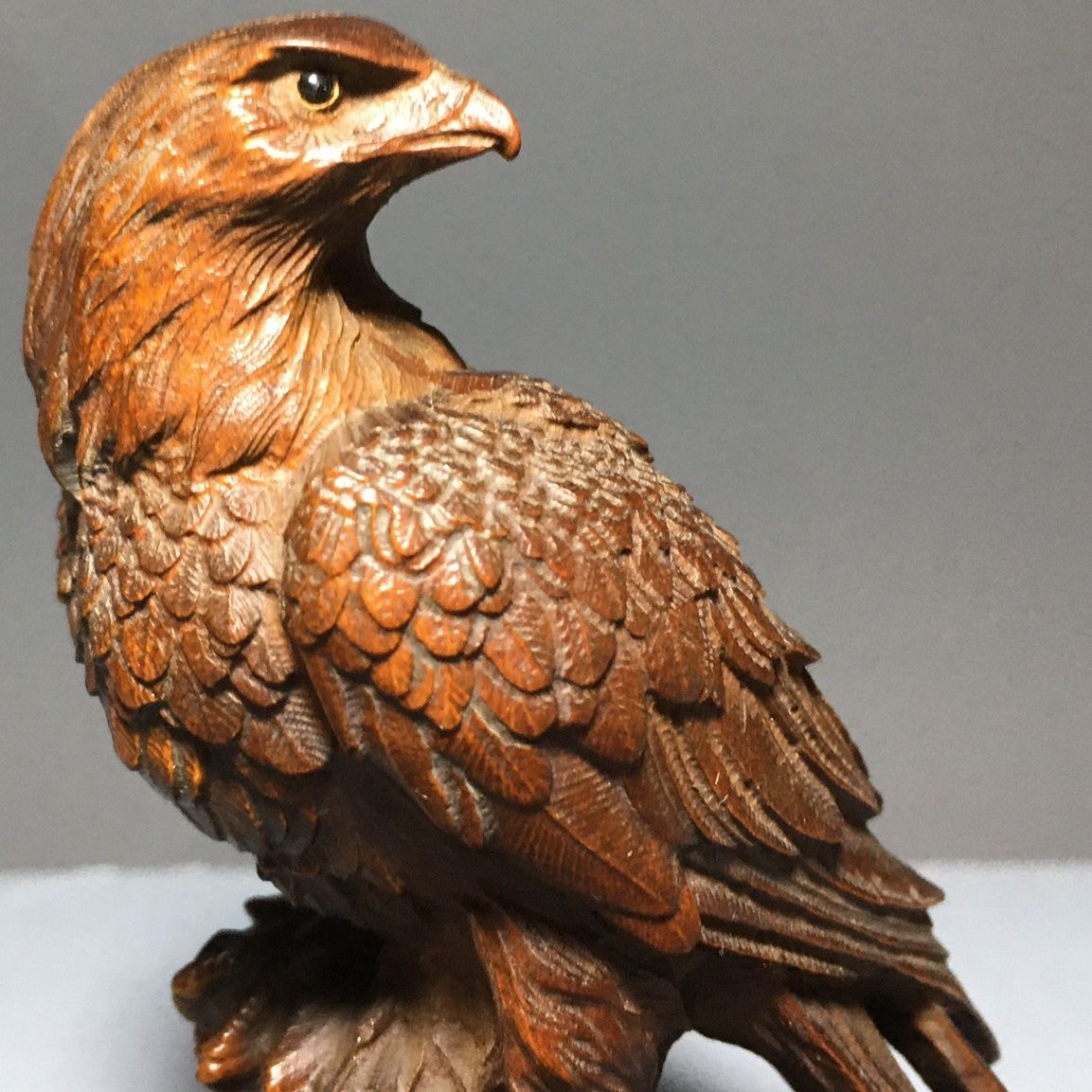 Antiques and miscellaneous collections, old wood carved eagle ornaments, solid wood carved birds, animals, home decorations, craft gifts