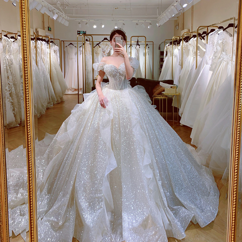 Word shoulder French super fairy lord light wedding dress 2021 new white simple thin tail dream court Qi Di female