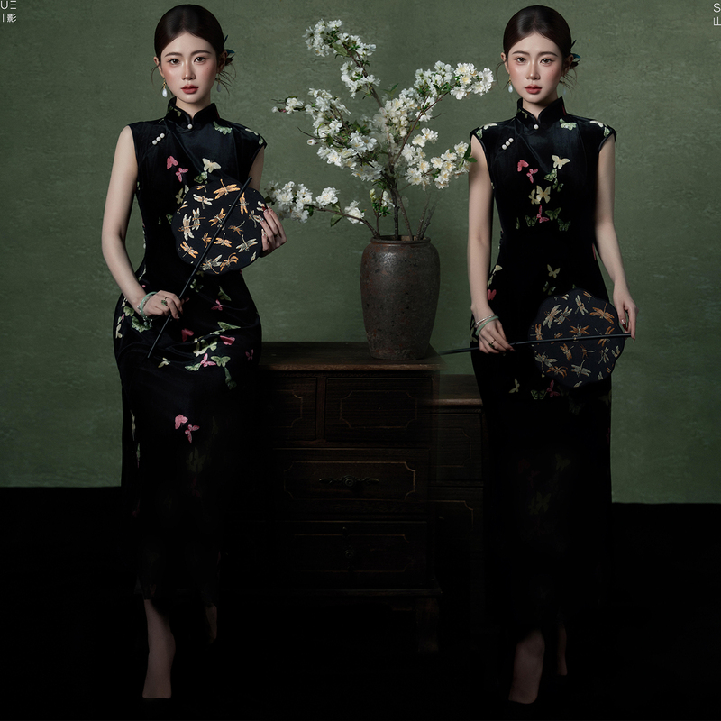Photo Studio New Vintage Chinese-Style Black Cheongsam for Women, Sleeveless, Stand-Up Collar, Embroidered, Republic of China Style, Cool and Artistic Photo Shoot