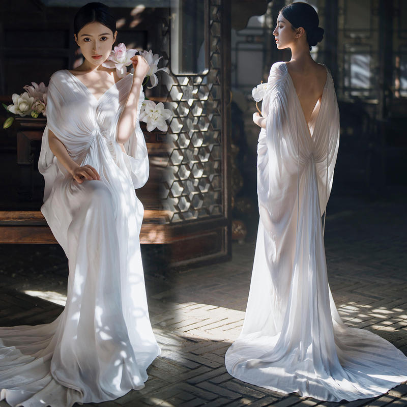 New Style of Studio Photography: Cool and Elegant Theme, Backless Dress, Zen-Inspired, Simple, Cool, High-End Artistic Photo Clothing New Style of Studio Photography: Cool and Elegant Theme, Backless Dress, Zen-Inspired, Simple, Cool, High-End Artistic Photo Clothing