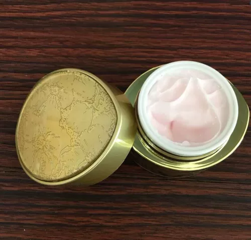 Физические продажи розовая лента грудь на грудь