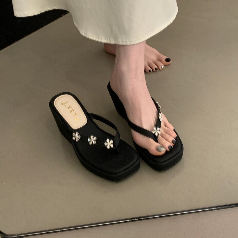 British Genuine Leather Thick-Soled Wedge Heel Rhinestone Flip-Flops for Women, Summer Outdoor Wear, 2026 New Model, Toe-Clip Height-Increasing Sandals