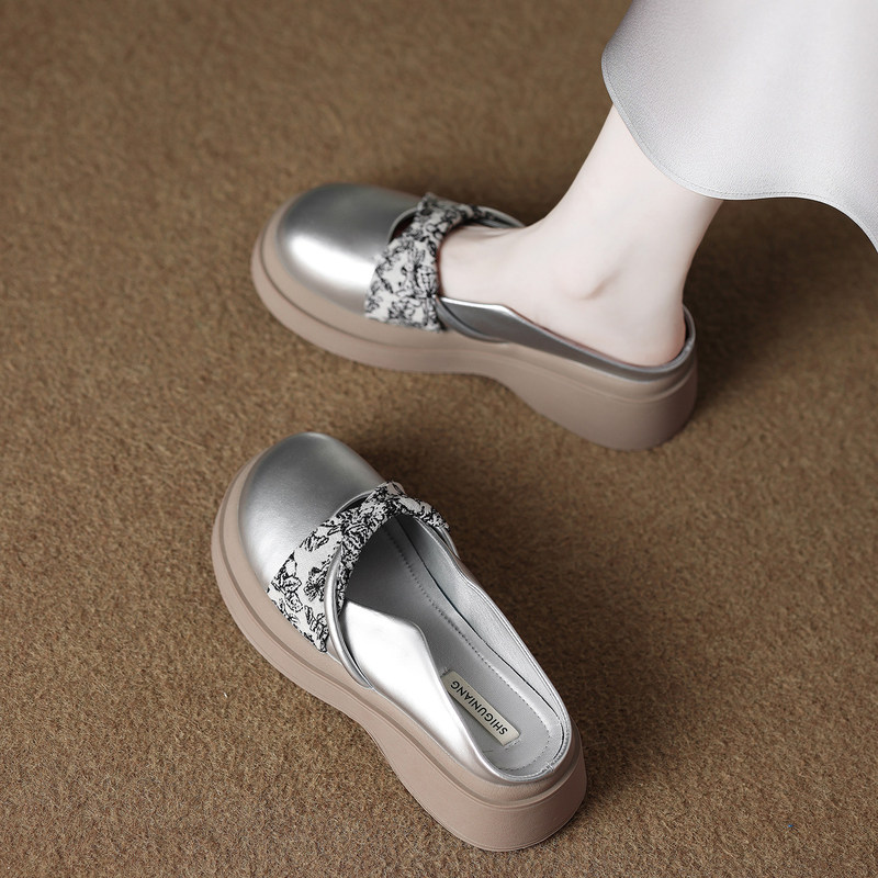 British Genuine Leather Silver Thick-Soled Closed-Toe Half-Slippers for Women, Summer 2026 New Style Slip-On Mary Jane Sandals