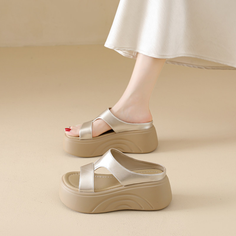 British Genuine Leather Platform Thick-Soled Sandals for Women, Summer 2026 New Style, Suitable for Wearing with Skirts, Height-Increasing Beach Soft-Soled Slide Sandals British Genuine Leather Platform Thick-Soled Sandals for Women, Summer 2026 New Style, Suitable for Wearing with Skirts, Height-Increasing Beach Soft-Soled Slide Sandals