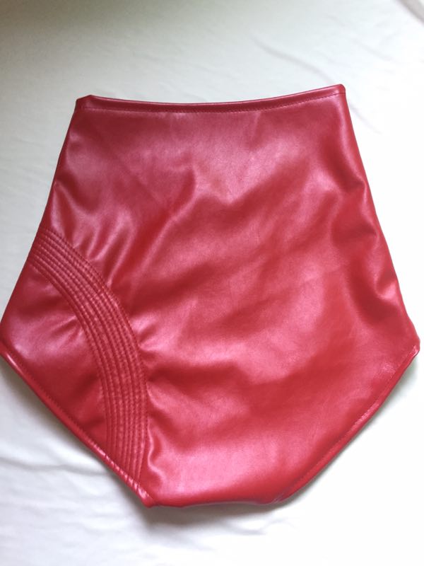 Câu lạc bộ đêm châu Âu và Mỹ DS nữ ca sĩ retro eo cao mỏng phần da PU quần short dj jazz nhảy tam giác gợi cảm quần da nóng quần thời trang nữ 2021
