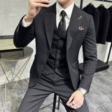 Демисезонный пиджак классического кроя, классический костюм, изысканный стиль, облегающий крой