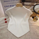 Осенняя трикотажная короткая приятная телу футболка, по фигуре, в обтяжку