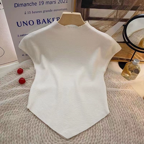 Осенняя трикотажная короткая приятная телу футболка, по фигуре, в обтяжку