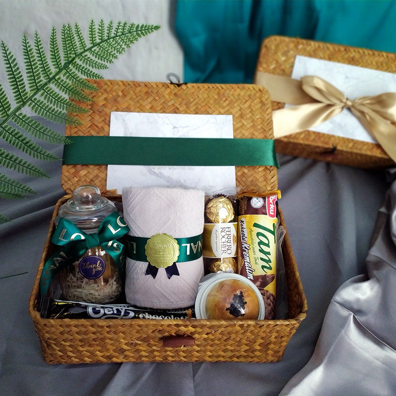 Happy banquet return baby happy egg birth ceremony full moon 100 days old 10th birthday gift box wedding bridesmaid bridesmaid hand salute