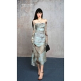 Осеннее платье, приталенная длинная юбка, с акцентом на бедрах