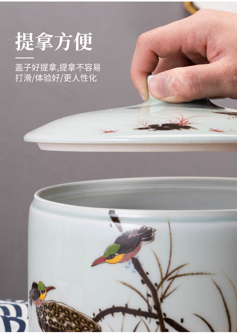 Ceramic household with cover as the sugar high temperature resistant seasoning sauce pot pot hot pepper, cooking pot from lard oil can