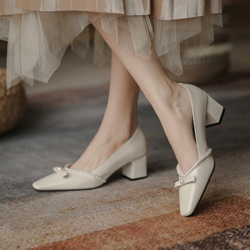 Old board lady self-leaving retro pearls high heel heels thick heel pointed Korean version bag shoes