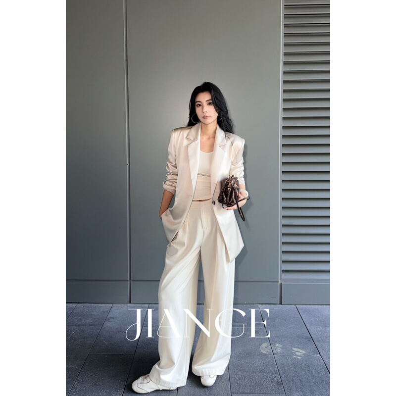 Jiange | Double C | Satin Niche New Fashion Style Light Luxury High-End Satin Casual Suit Jiange | Double C | Satin Niche New Fashion Style Light Luxury High-End Satin Casual Suit