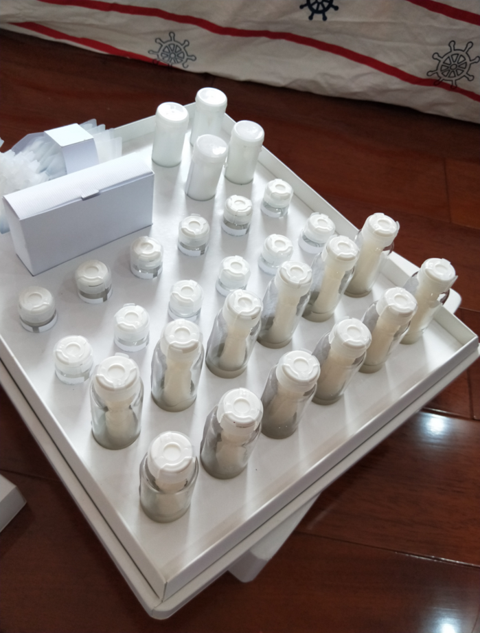 Take pictures to show the sample thief cost-effective high-grade moisturizing kit film-forming essence cream