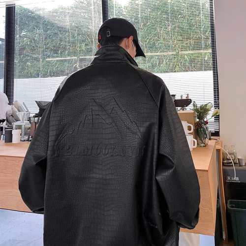 Белая рубашка, демисезонная куртка, дизайнерский плащ, в американском стиле, крокодиловый принт, тренд сезона, большой размер