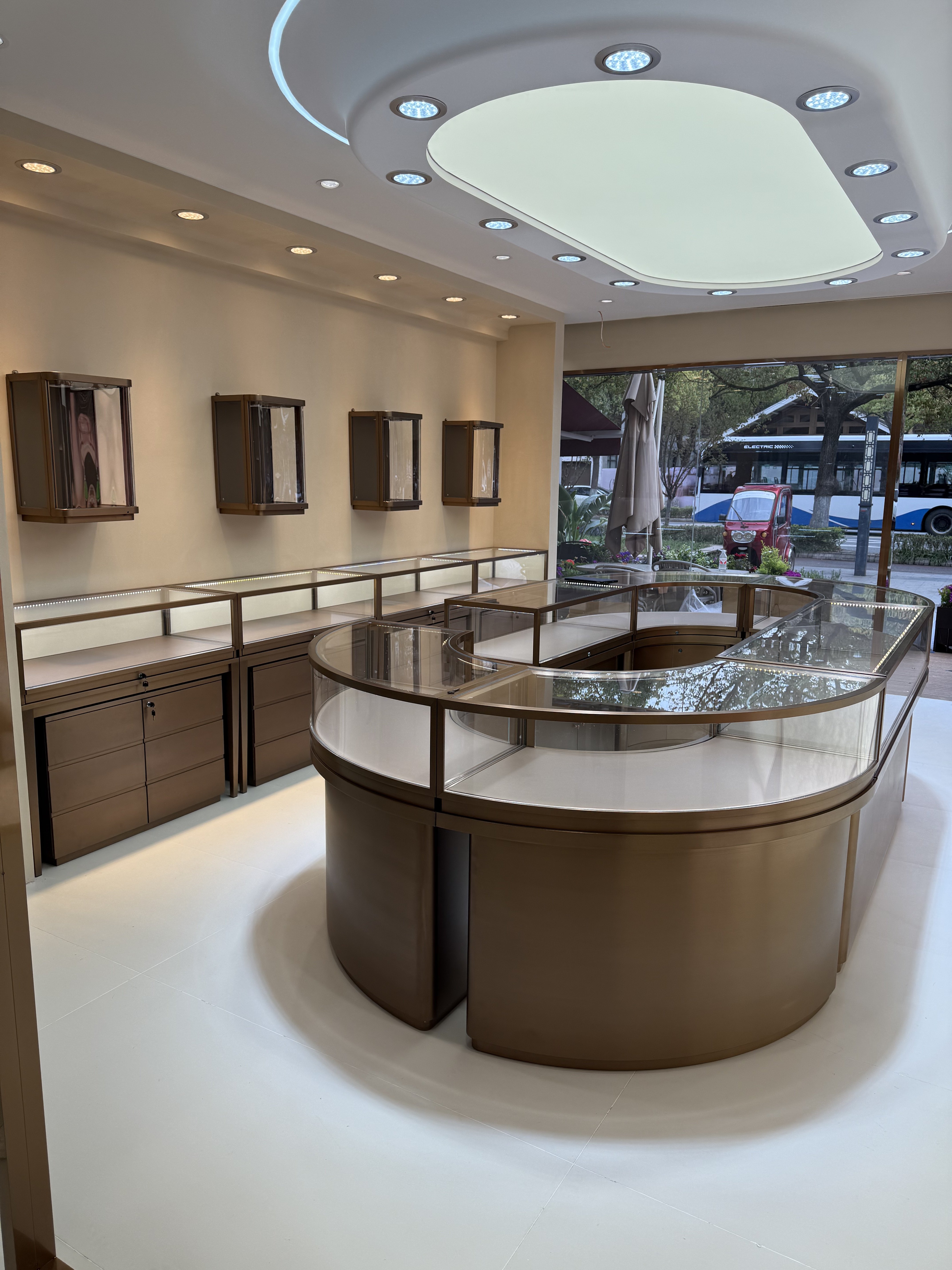 上海实德高端展柜定制